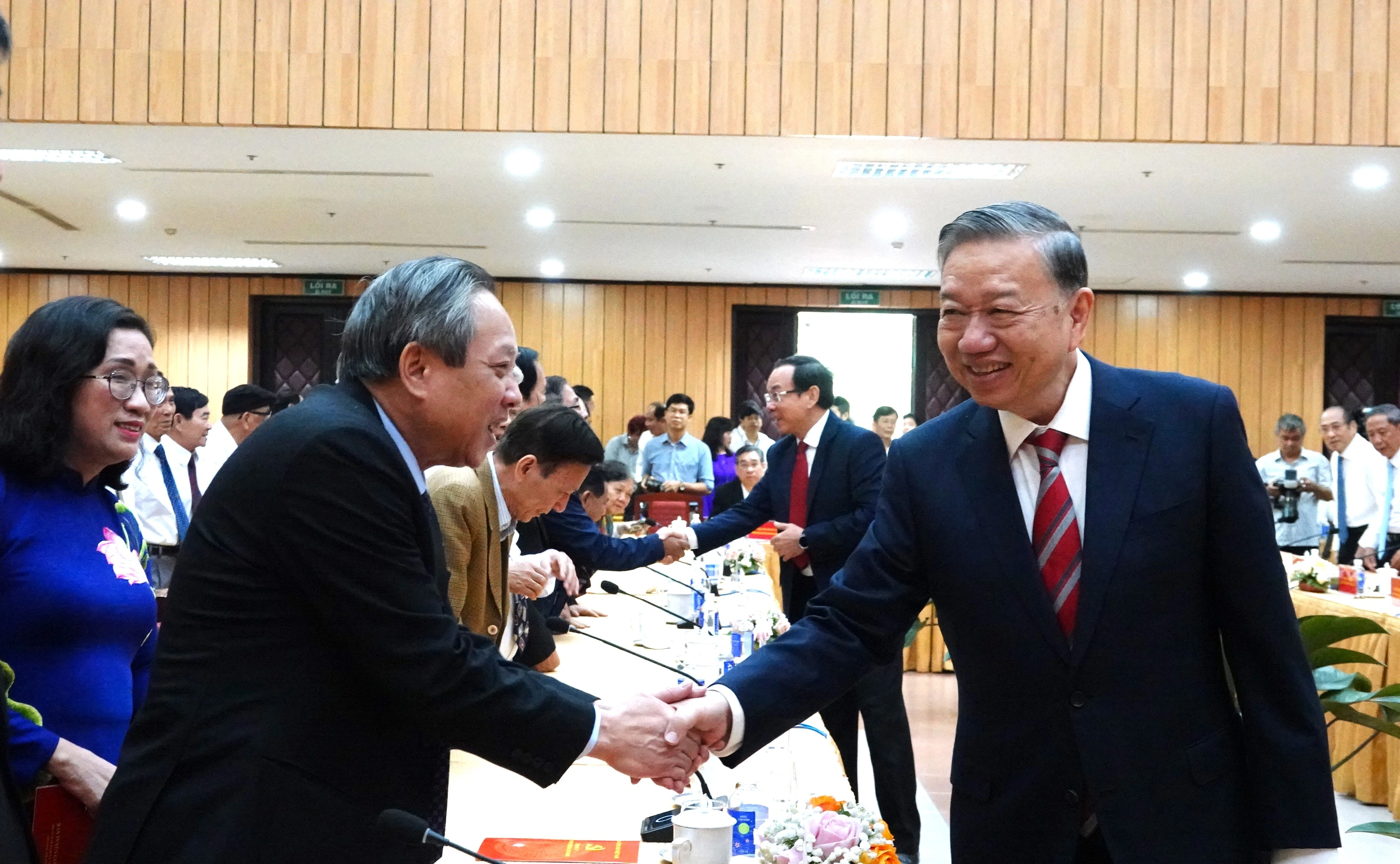 General Secretary To Lam meets with former leaders and intellectuals in the southern region