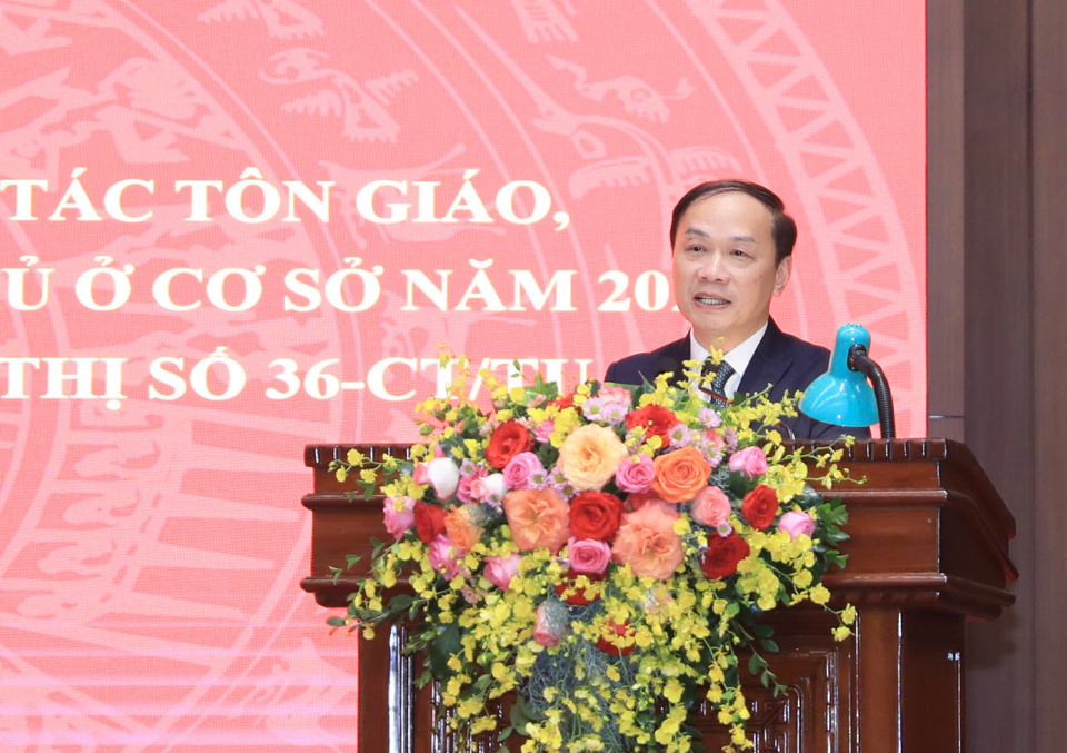 El jefe adjunto de la Comisión Central de Movilización de Masas, Pham Tat Thang, habló en la conferencia.