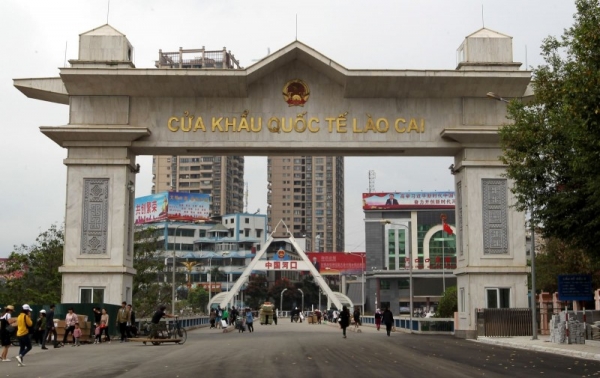 Lao Cai: Import and export through border gates remain stable