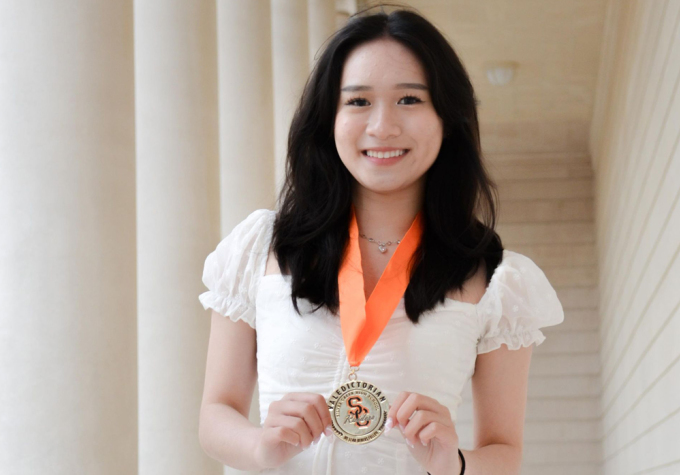 Kaylee received the Silver Creek High School Valedictorian medal, with a GPA of 4.4/40, at her graduation ceremony in June. Photo: Character provided