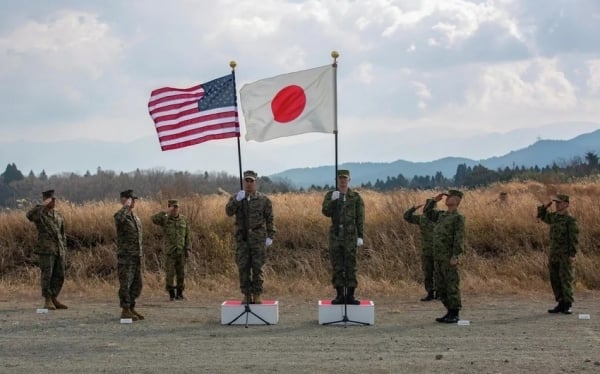 La reunión de 45.000 tropas estadounidenses y japonesas y cientos de vehículos de combate.