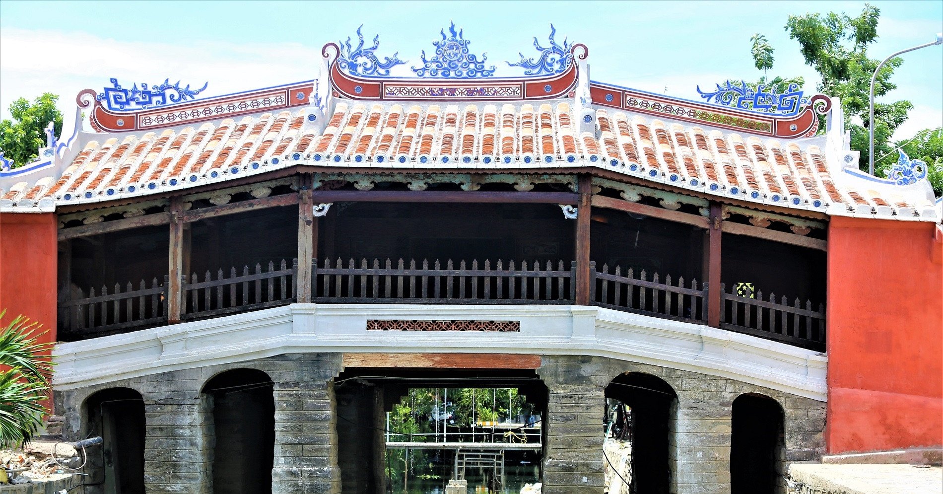 Hoi An desmiente noticias falsas sobre 'platos antiguos robados' durante la restauración del Puente Cubierto Japonés