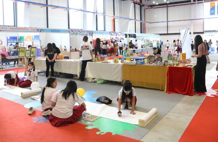 Students in Binh Duong participate in activities at the event. Photo: Duong Binh