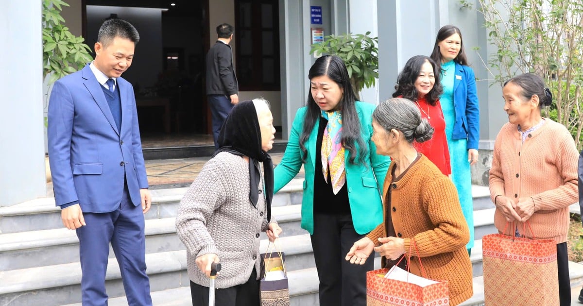 Les dirigeants du Front de la Patrie de Hanoi ont rendu visite aux paroissiens du district de Phu Xuyen