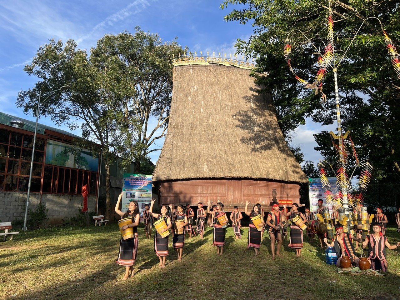 Festival unique de Gia Lai avec de belles larmes, culture du peuple Gia Lai, photo 6