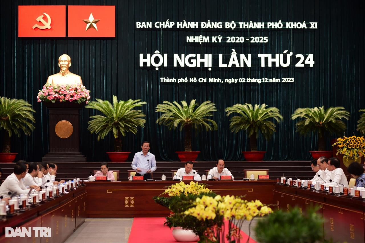 Bản lĩnh của đầu tàu kinh tế TPHCM trước cơn gió ngược năm 2023 - 2