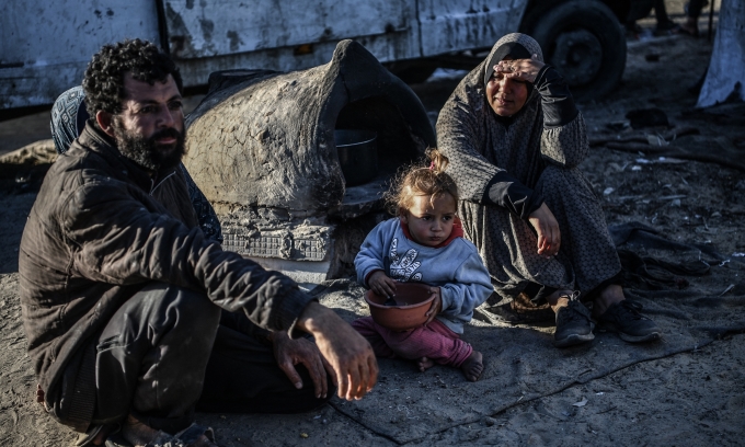 Gente en Rafah, Franja de Gaza, el 9 de febrero. Foto: AFP