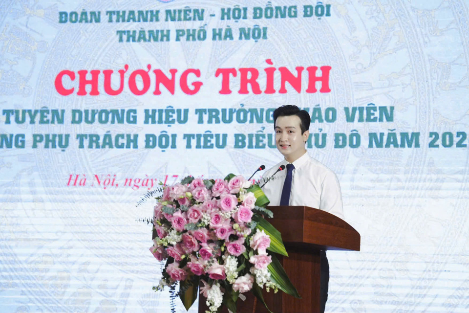 Der stellvertretende Sekretär der Stadtjugendgewerkschaft und Vorsitzende des Jugendgewerkschaftsrats der Stadt Hanoi, Dao Duc Viet, sprach bei der Auszeichnungszeremonie.