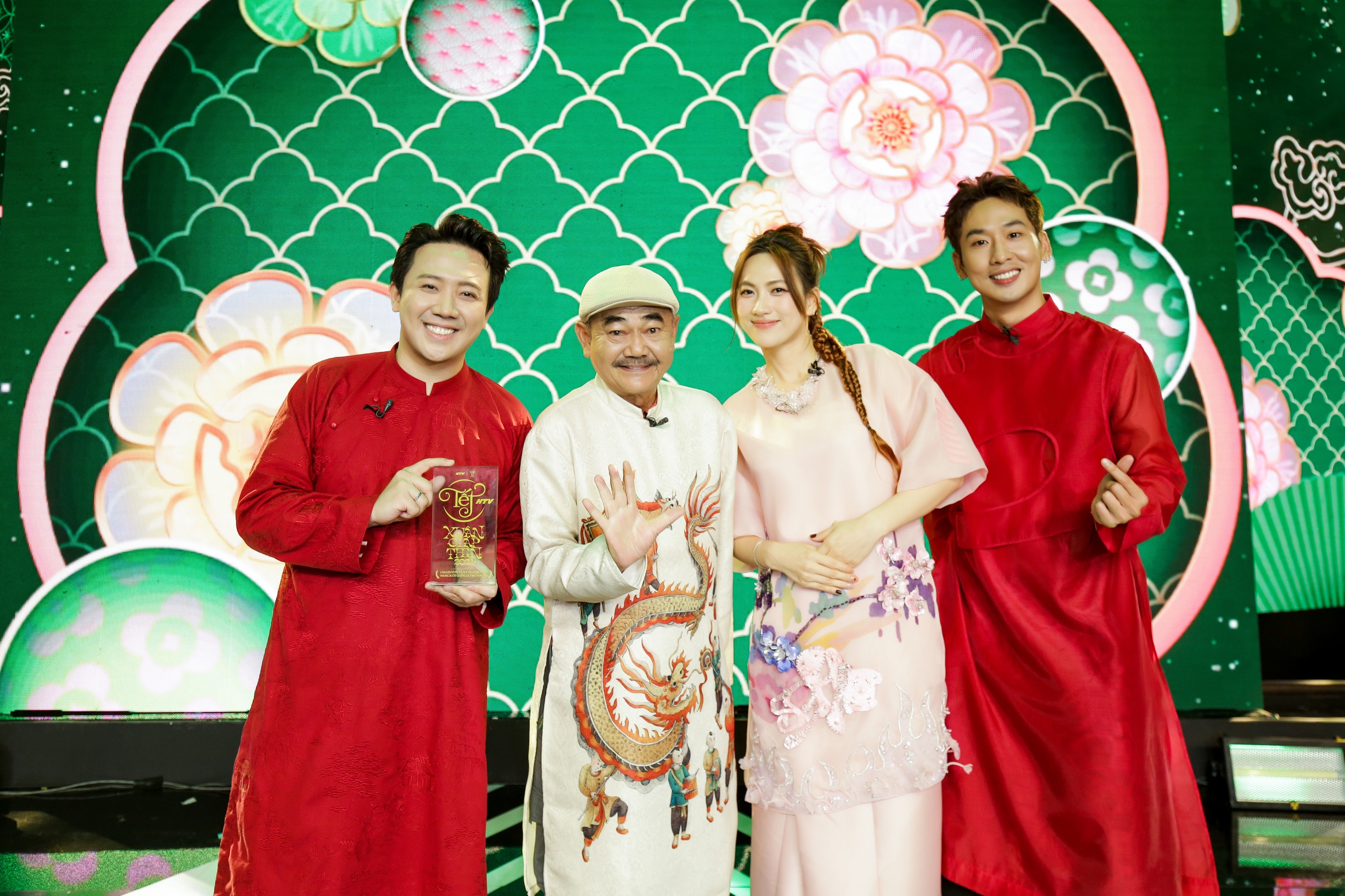 Hồ Ngọc Hà, Chi Pu, Đông Nhi cùng dàn sao Việt đón giao thừa tại ‘Tết HTV’- Ảnh 9.