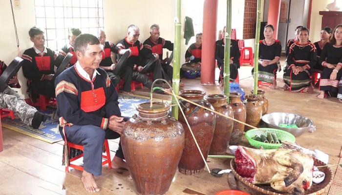 Ceremonia única de adoración de casas nuevas del pueblo Ede en las Tierras Altas Centrales