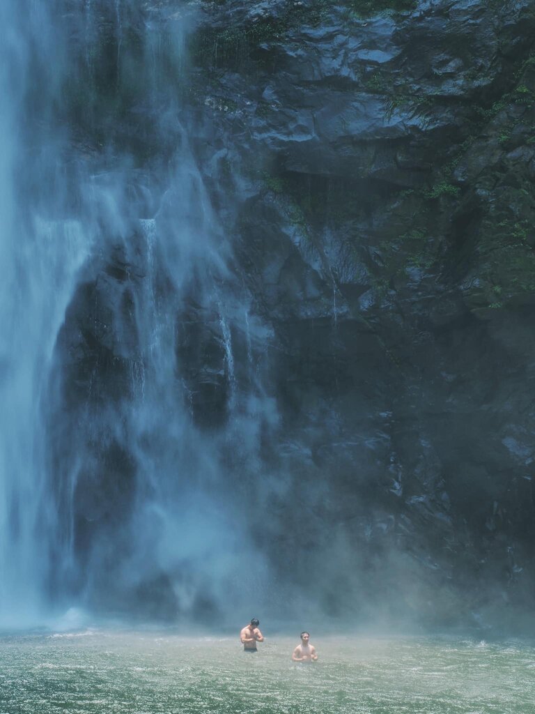 Sumérgete en el agua fresca al pie de la cascada. Foto: Diep Huu Dat