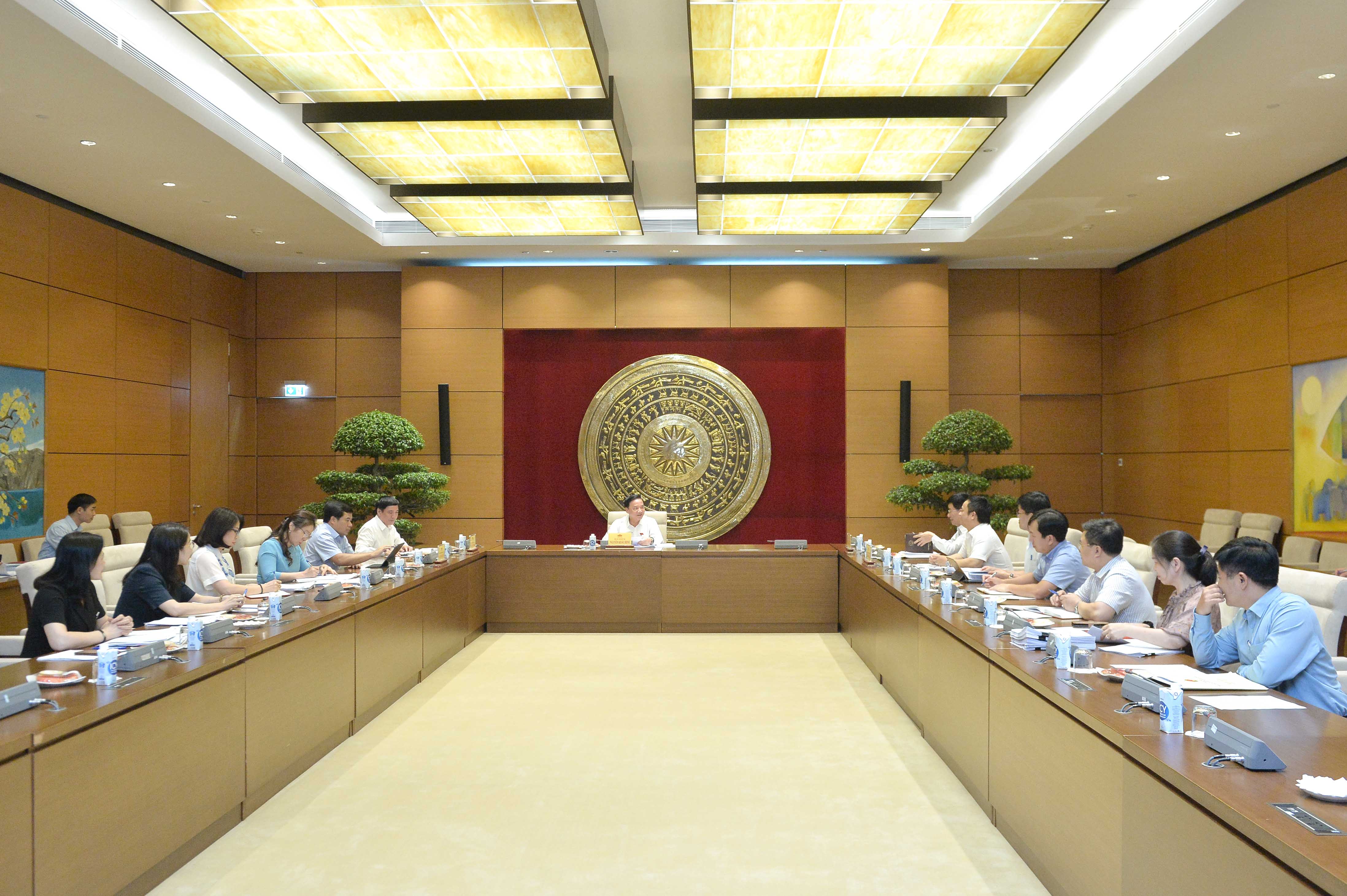 Vice Chairman of the National Assembly Nguyen Khac Dinh works with the National Assembly Office -3