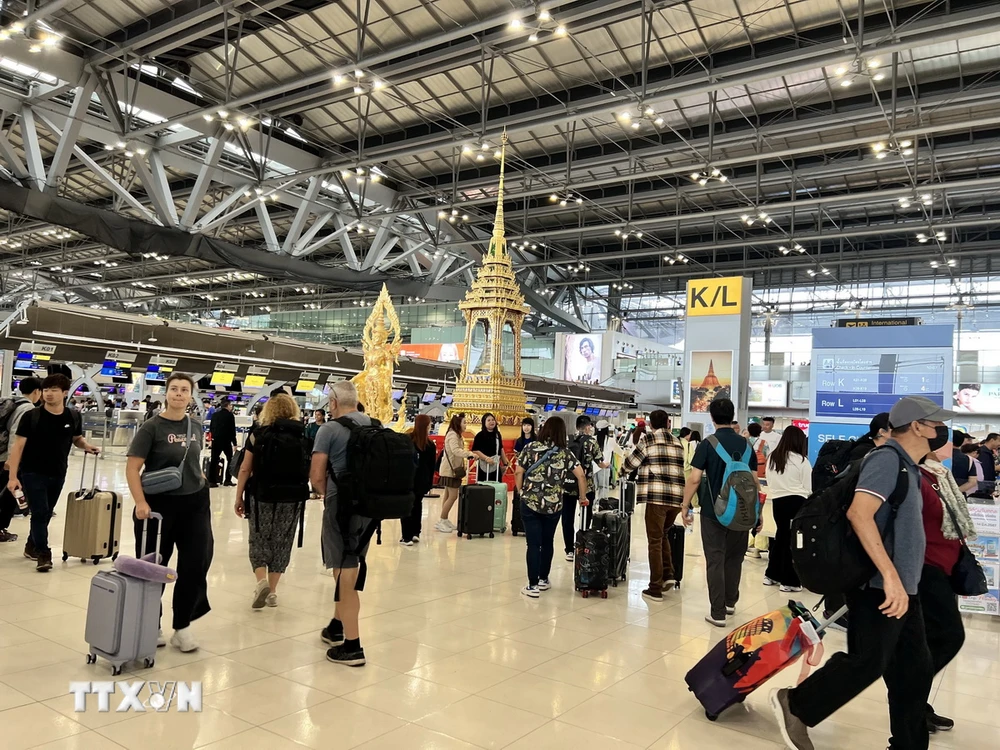 Am Flughafen Suvarnabhumi herrscht reger Passagierverkehr. (Foto: Do Sinh/VNA)