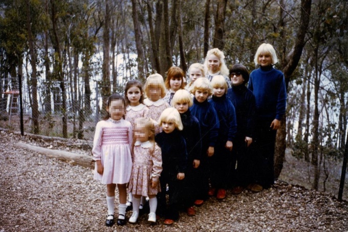 1970 年代または 1980 年代にファミリー教団で育った子供たち。写真：BBC