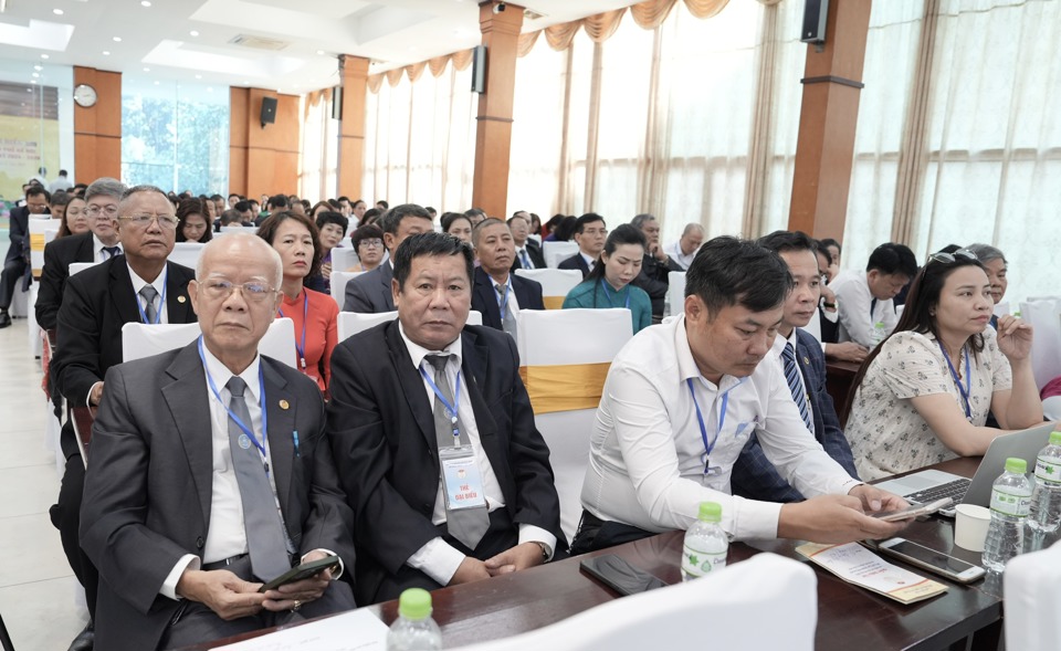 2024-2029년 임기 하노이 변호사 협회 대의원 대회에 참석하는 대의원들