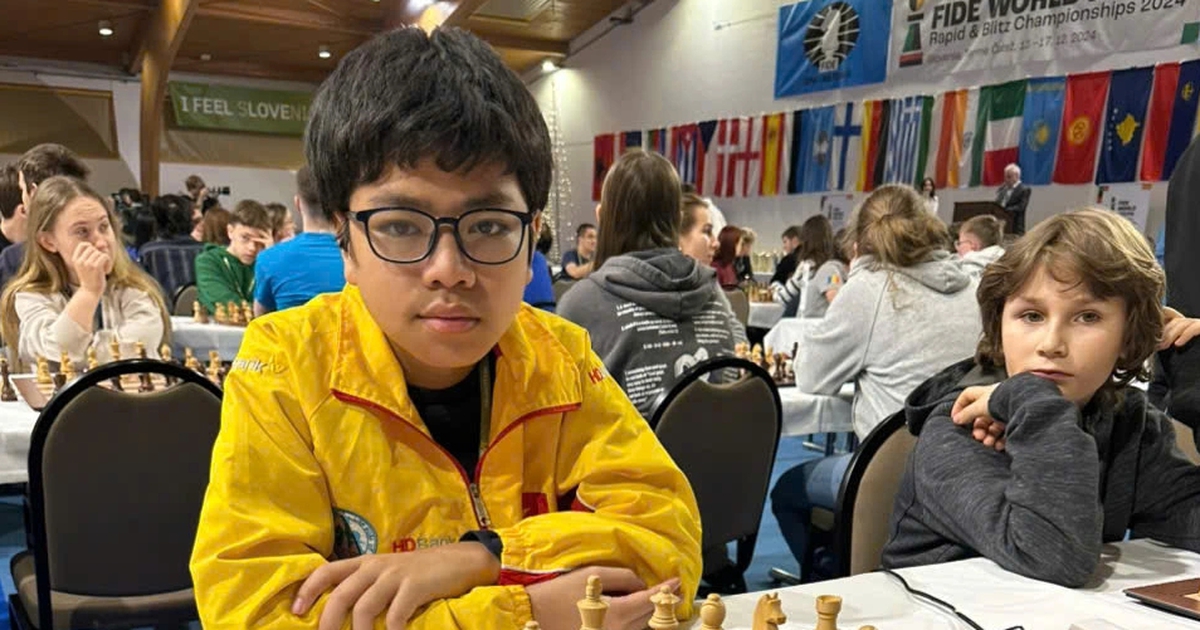 13-year-old chess player Dau Khuong Duy won two gold medals at the World Youth Chess Championship