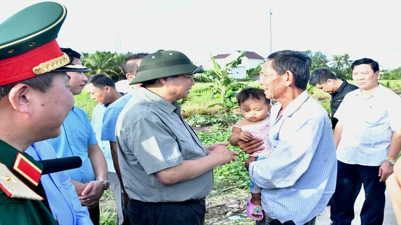 Le Premier ministre Pham Minh Chinh inspecte l'autoroute Can Tho-Ca Mau à travers la province de Hau Giang, photo 2