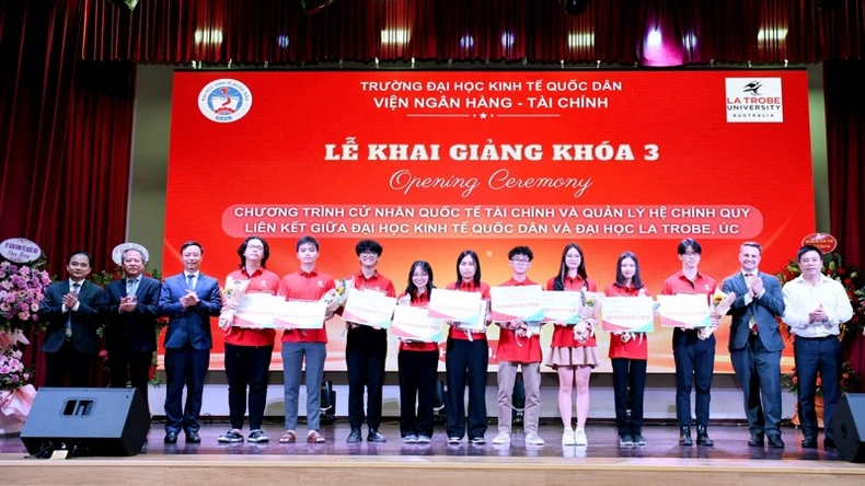 Créer des opportunités pour les étudiants d'accéder aux programmes de formation des meilleures universités du monde photo 3