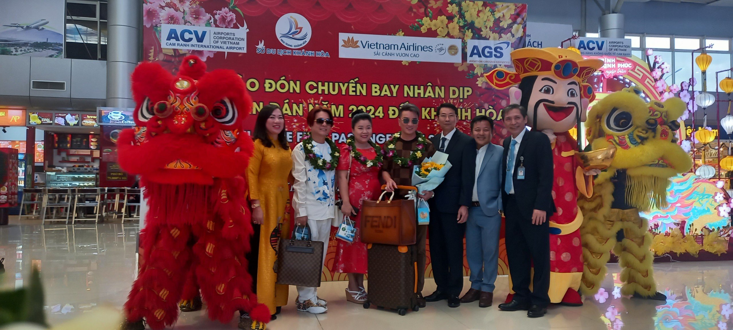 Evento - Khanh Hoa: Dando la bienvenida al primer vuelo del año del Dragón 2024 (Foto 4).