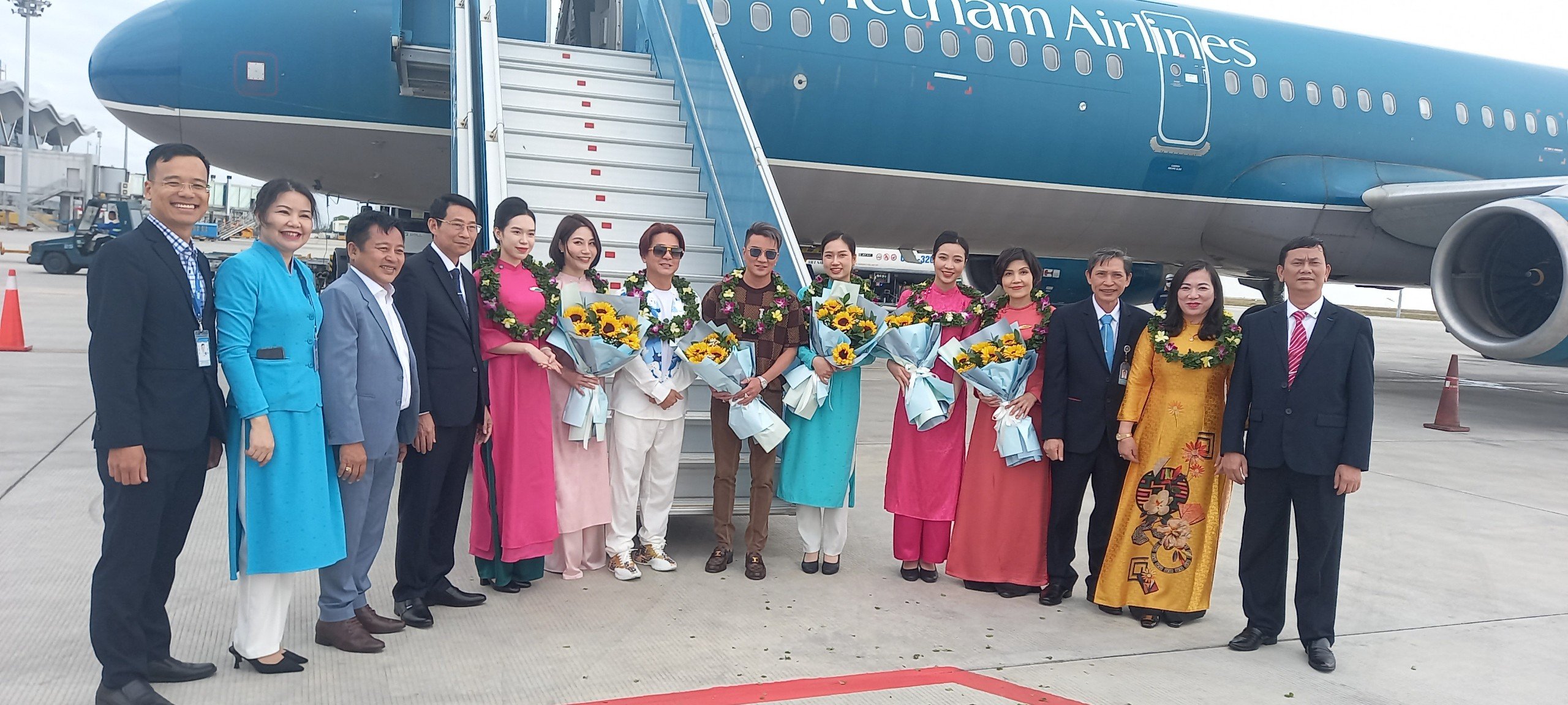 Evento - Khanh Hoa: Dando la bienvenida al primer vuelo del año del Dragón 2024 (Foto 2).