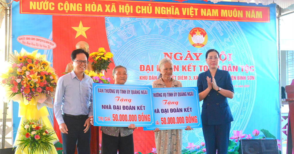 BSR accompanies Quang Ngai in building solidarity houses and giving gifts to poor households