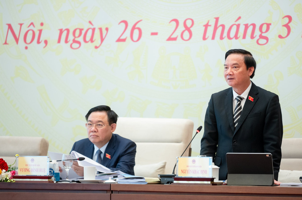 Ph&oacute; Chủ tịch Quốc hội Nguyễn Khắc Định điều h&agrave;nh Hội&nbsp;nghị đại biểu Quốc hội hoạt động chuy&ecirc;n tr&aacute;ch lần thứ 5