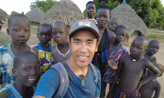 Noah takes a photo with Mundari tribe children. Photo: Itchy Feet Again