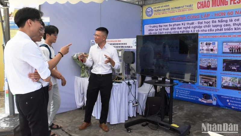 Khai mạc Festival Sáng tạo trẻ và triển lãm Khoa học Công nghệ sinh viên Đà Nẵng năm 2024