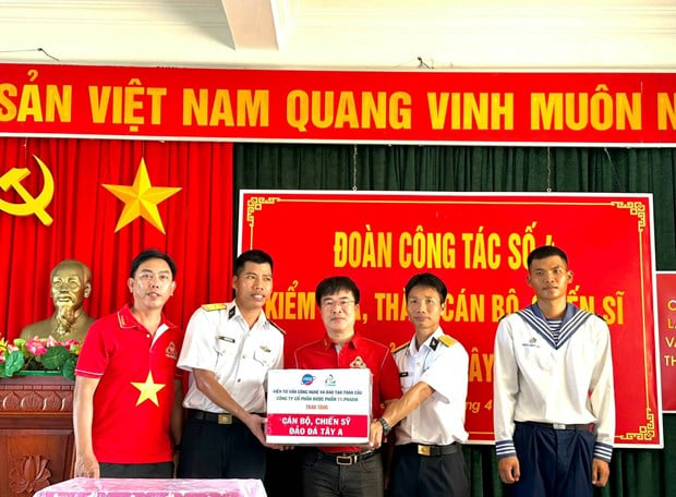 Hai trinh mang ten Truong Sa: Lan toa tinh yeu voi bien dao To quoc hinh anh 5