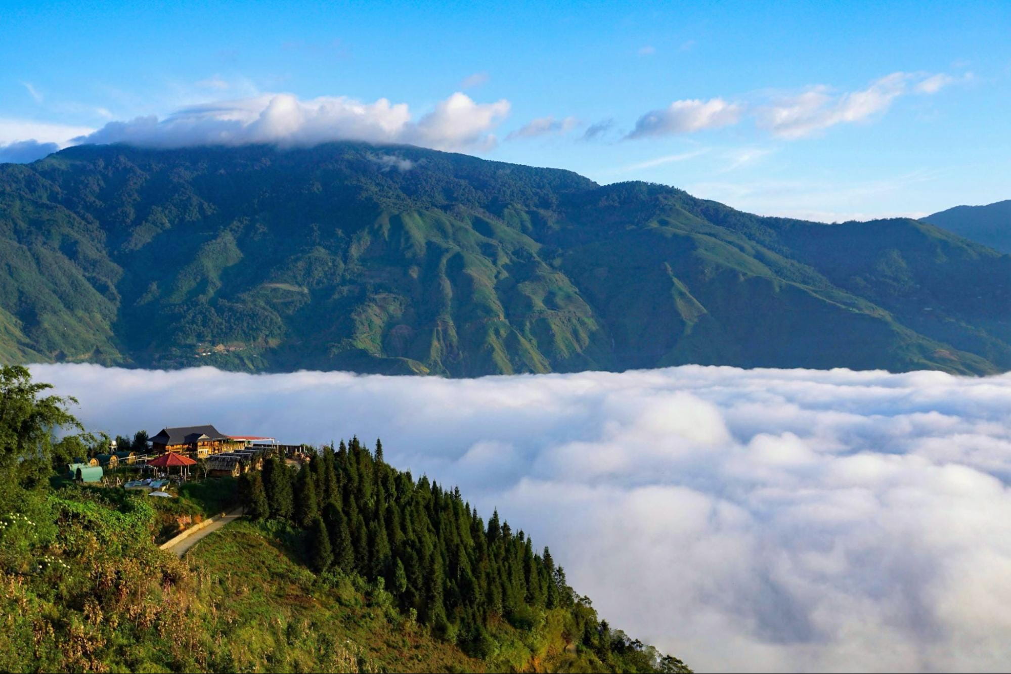 Vacances du 2 septembre, rendez-vous à Ta Xua pour voir le célèbre paradis des nuages ​​du Nord-Ouest