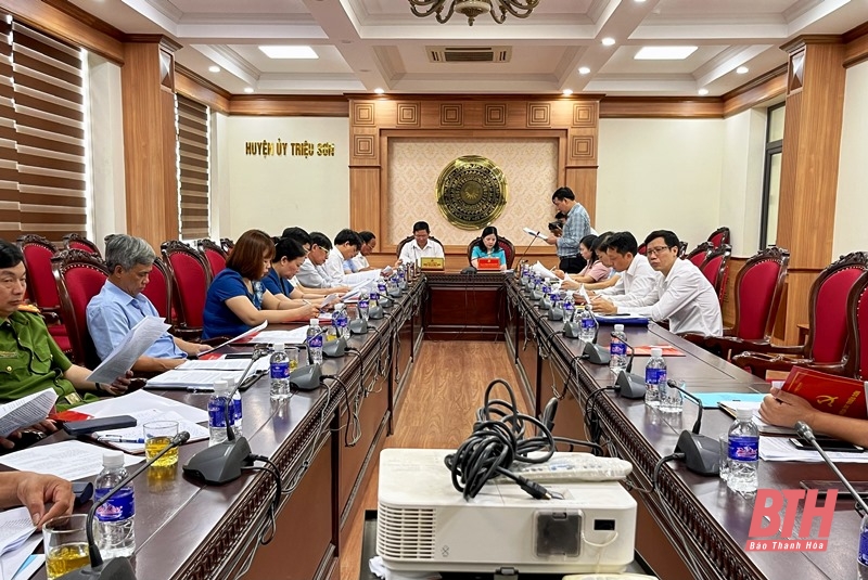 Approving the draft Report on the inspection of the leadership and direction of the implementation of Resolution No. 25-NQ/TW of the Party Central Committee (11th tenure) for the Standing Committee of Trieu Son District Party Committee