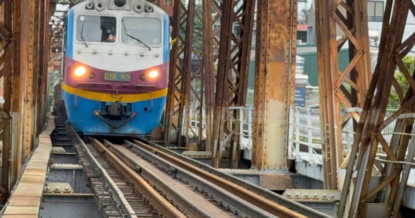 Permitir que los trenes circulen por el puente Long Bien y el puente Duong