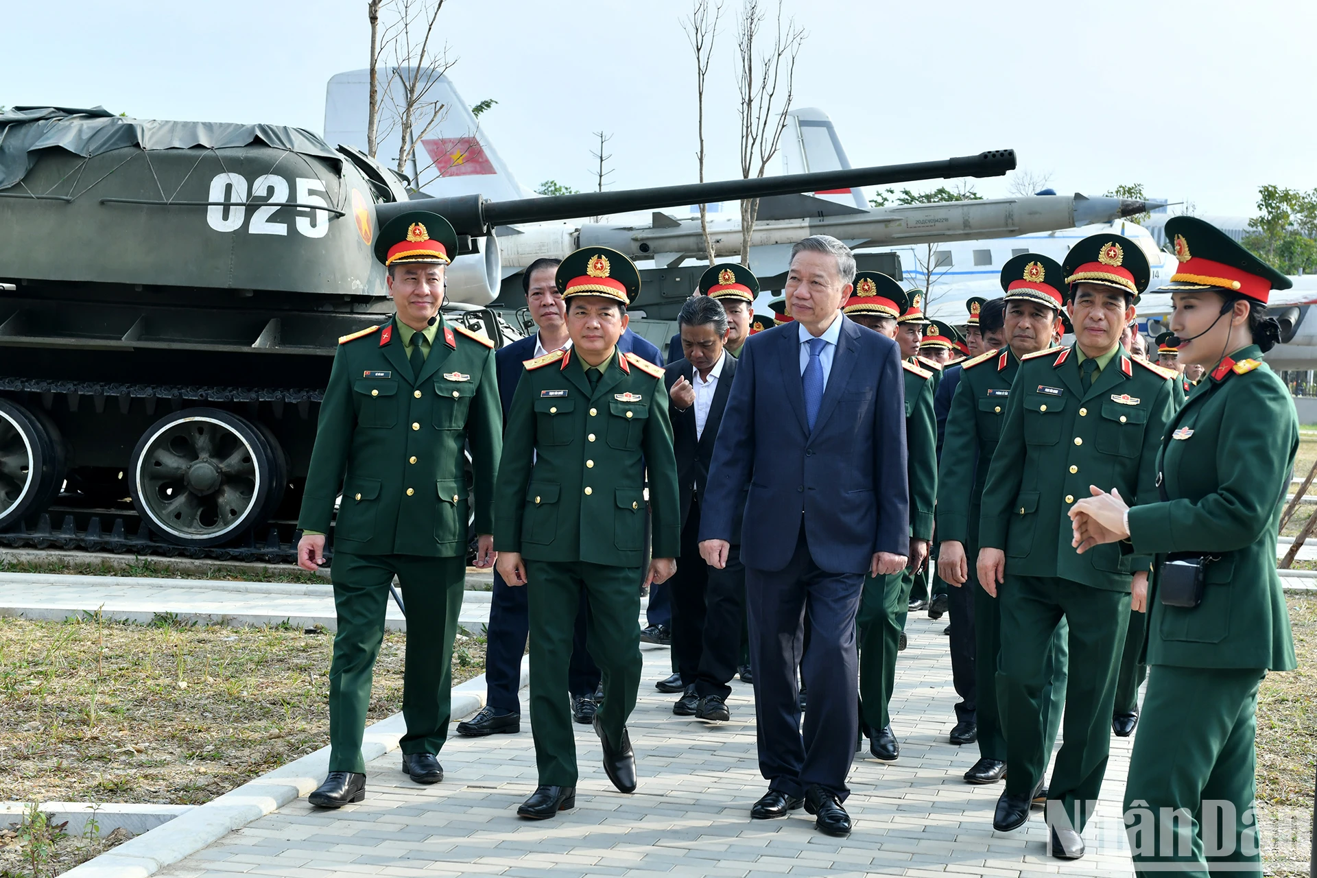 [Foto] Generalsekretär To Lam besucht und arbeitet im Vietnam Military History Museum Foto 5