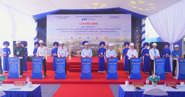 Ceremonia de inauguración del proyecto de construcción de la terminal de carga del aeropuerto Cat Bi