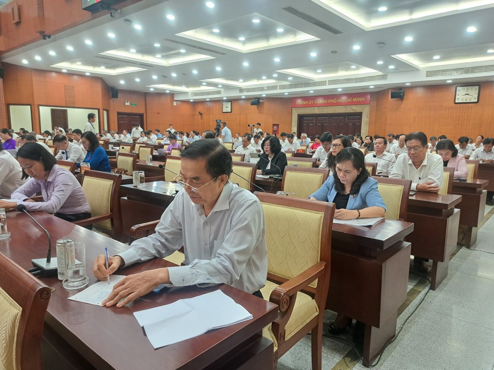 2021～2026年の任期の第10期ホーチミン市人民評議会第17回会議の代表者。写真：タン・ティエン。