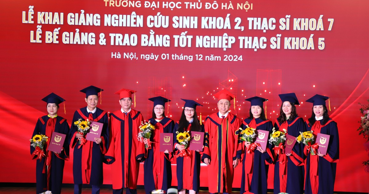 Trường Đại học Thủ đô khai giảng nghiên cứu sinh và trao 150 bằng thạc sĩ