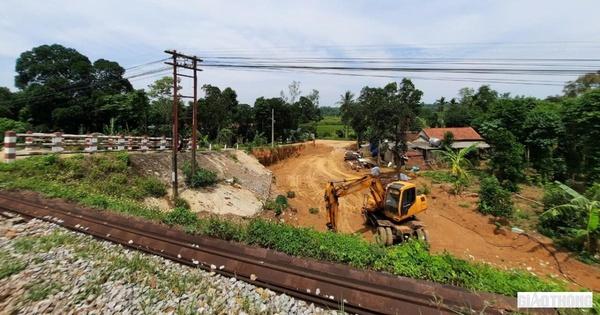 Übergabe des Geländes und Bau der Eisenbahnunterführung in Quang Tri