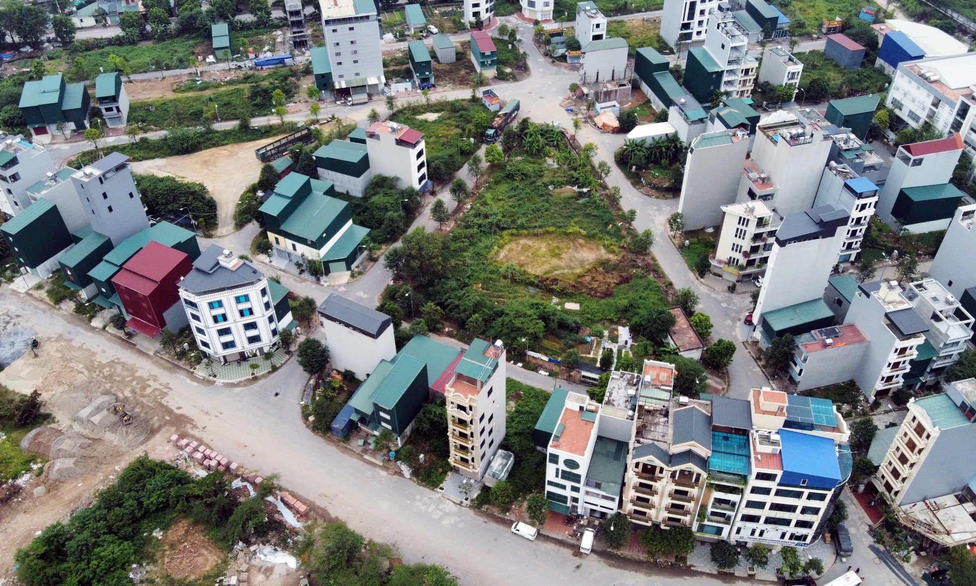 Primer plano de un terreno con vista al cementerio de Hanoi, subastado por 262 millones de VND/m2, foto 10