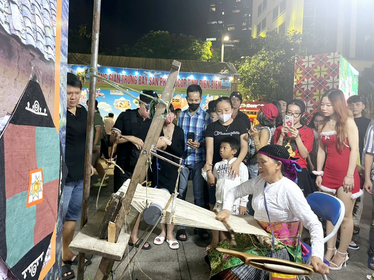 Xem múa kèn, mua đặc sản Tây Bắc ngay tại TP HCM- Ảnh 6.