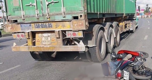 トラック2台と衝突、バイクに乗っていた男性が死亡