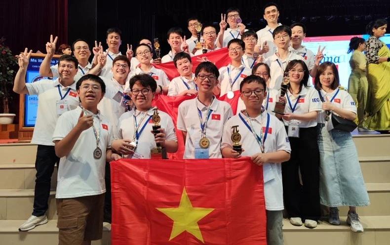 El equipo de Vietnam gana a lo grande en la Olimpiada Internacional de Matemáticas Juveniles (foto 1)