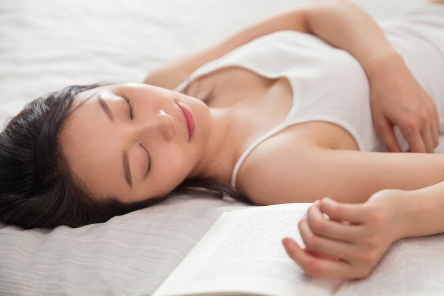 エアコンなしで、もっと涼しく快適に眠る方法