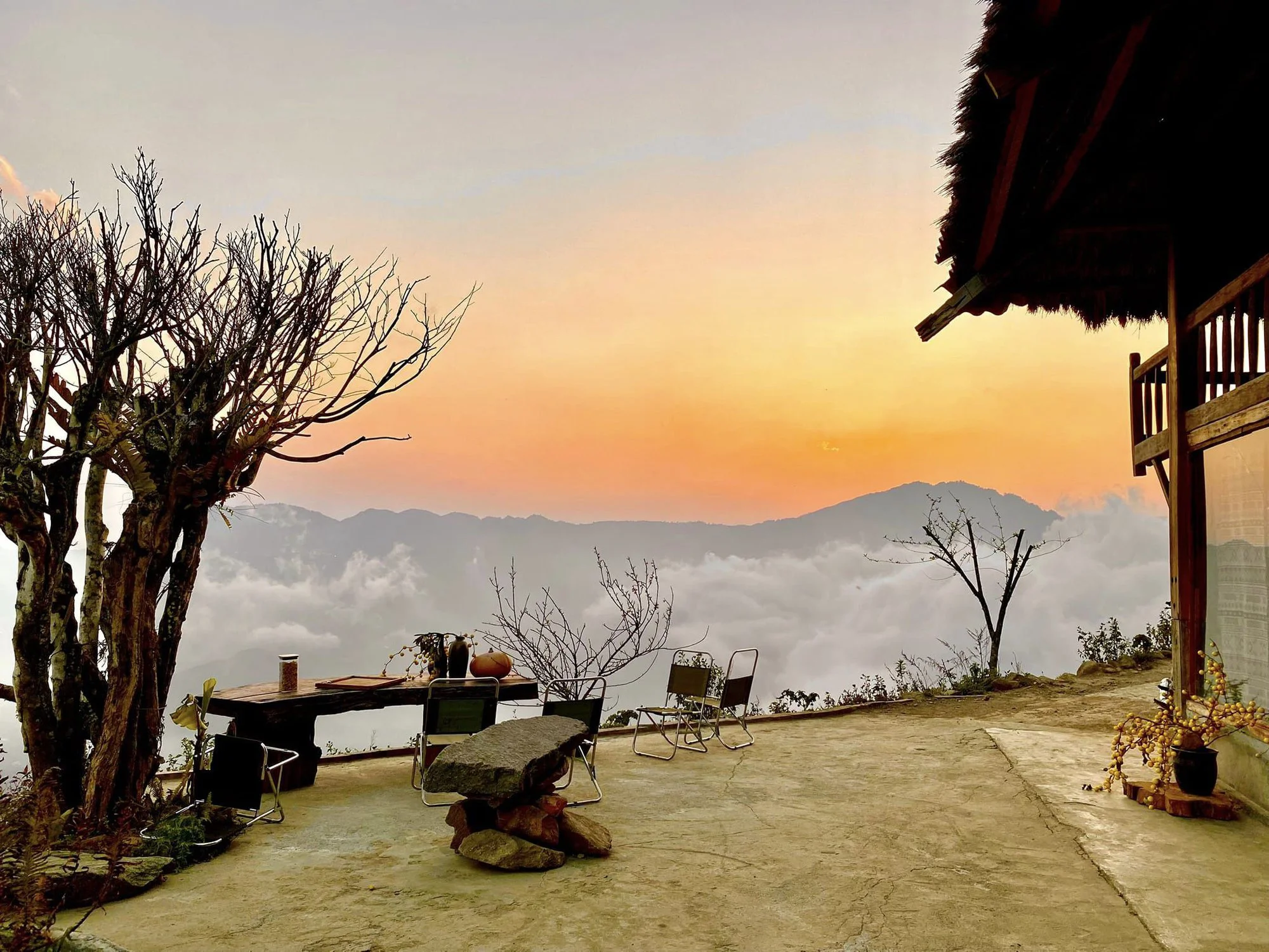 Tourists enjoy experiencing 'village in the clouds' in Yen Bai