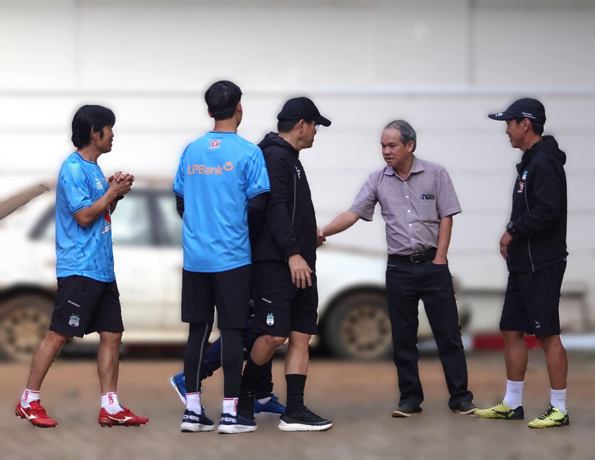Bầu Đức bắt tay HLV Vũ Tiến Thành, HAGL sẵn sàng tăng tốc ở V-League - Ảnh 1.