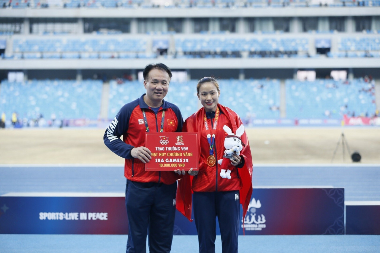 The beauty of the Vietnamese female athlete who just won the SEA Games gold medal is causing a stir.