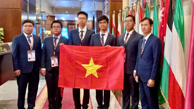 En 2024, 100 % des étudiants vietnamiens participant à des concours internationaux remporteront des prix.