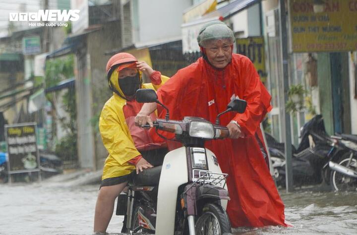 Ho Chi Minh City weather today, November 4, in the evening there will continue to be thunderstorms, locally heavy rain.