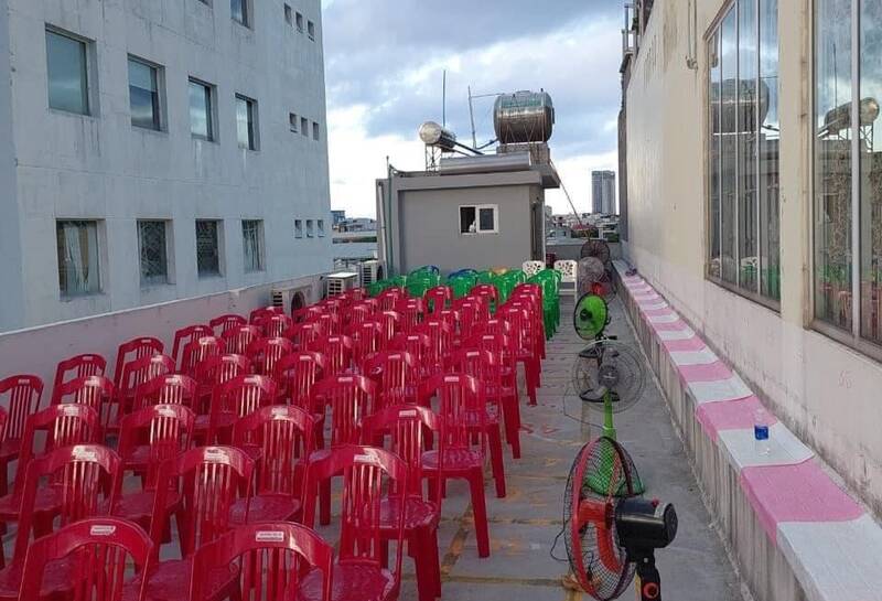 Fireworks viewing seats on the rooftop of a restaurant or hotel. Photo: Anh Thien