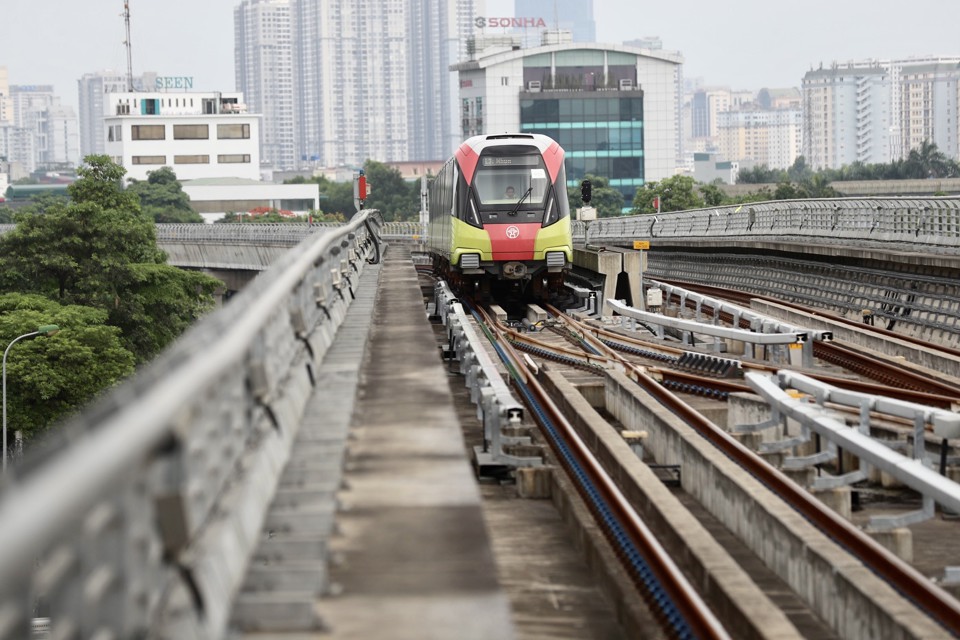 The Politburo sets a target for Hanoi to complete 14 urban railway lines before 2035.