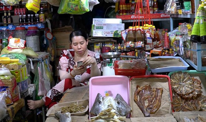 Located next to the industrial park, the traditional market is still deserted.